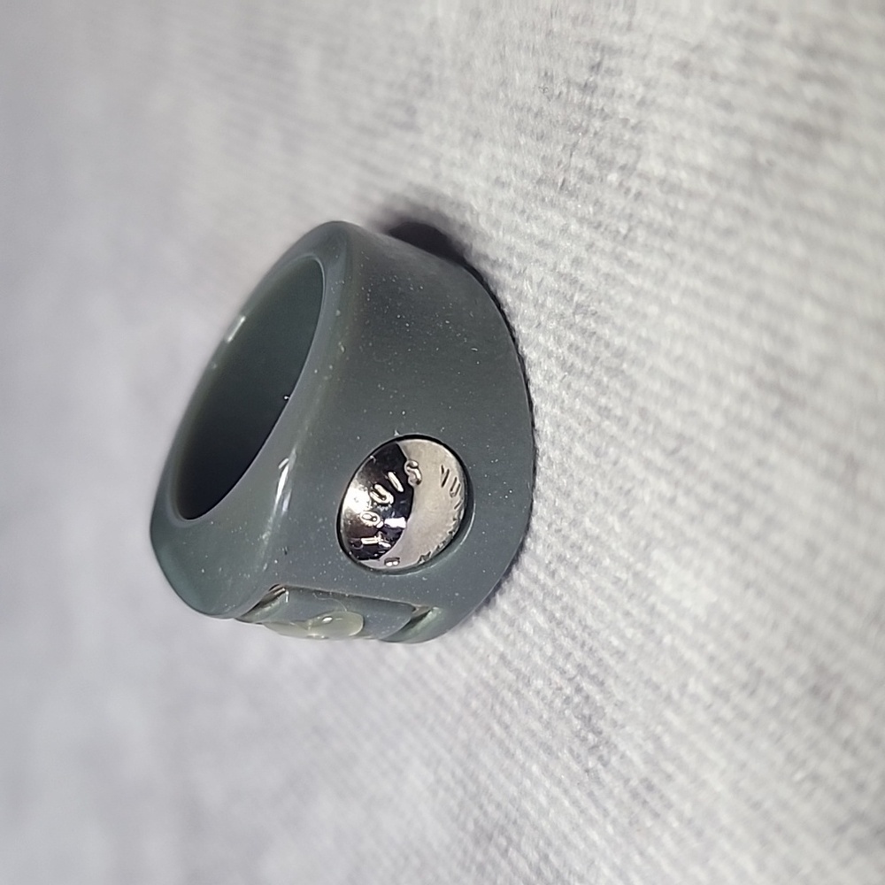 Louis Vuitton Gray Floral Glitter Sparkle Resin Silver Plastic Ring Sz.S/5-6 - Picture 5 of 9